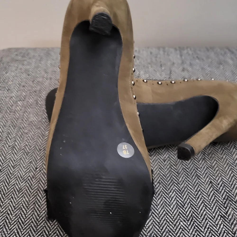 Jessica Simpson Heels, size 7B olive/brown/black - Picture 4 of 4